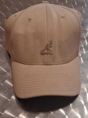 Kangol Classic Kangaroo Baseball Cap in Beige